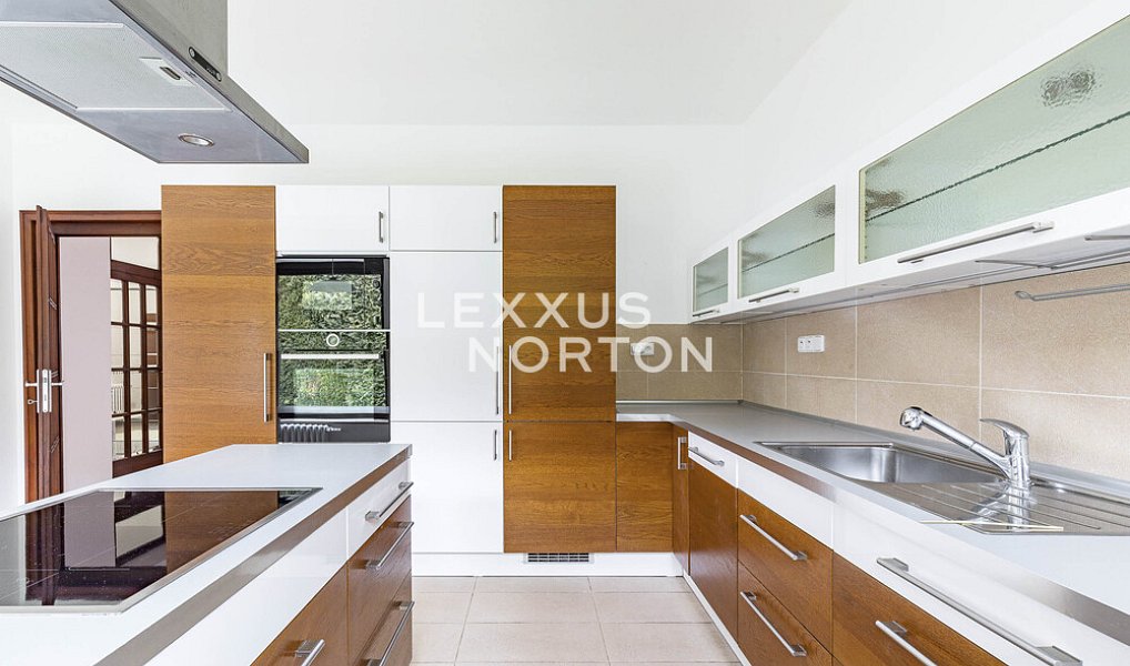 Pronájem domu 417 m² s pozemkem 1 263 m², Ke hrádku, Praha 4 – Kunratice