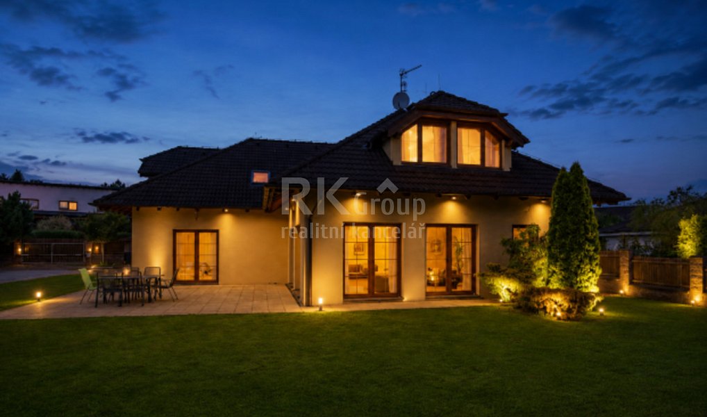 Prodej domu 338 m² s pozemkem 1 259 m², Lány – náhled fotky 3