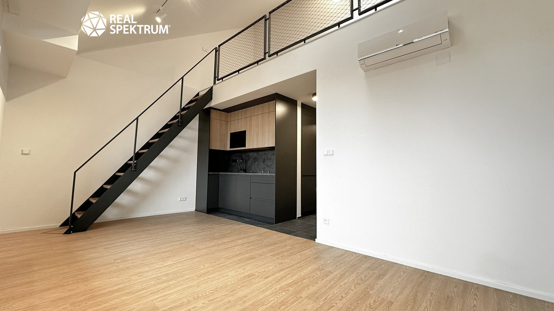 Pronájem bytu 1+kk 43 m² — photo 2