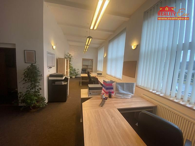 Pronájem kanceláře 140 m² – fotografie 3