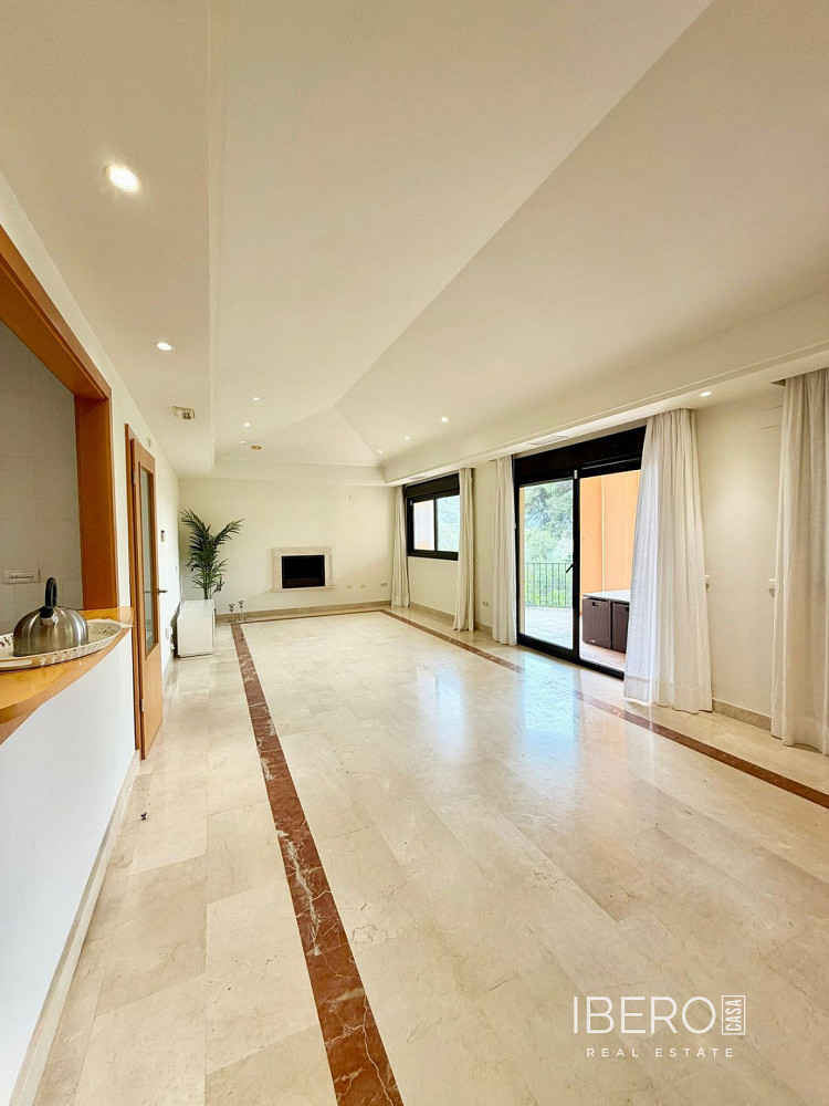 Piso 5+kk – Marbella, Nueva Andalucía - Vista 2