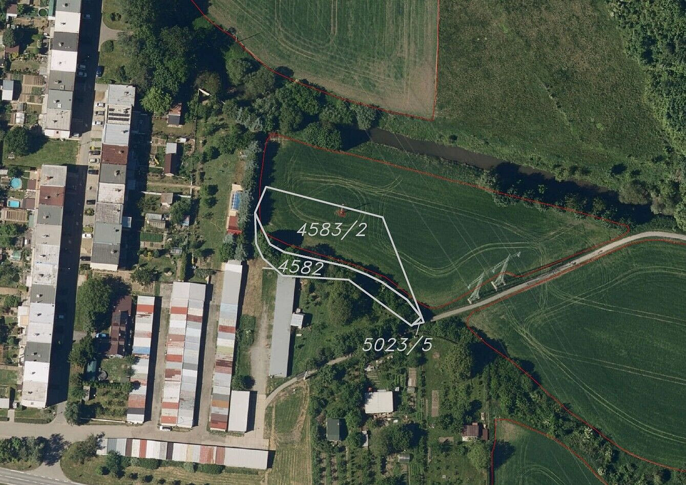 Prodej pole 1 984 m²