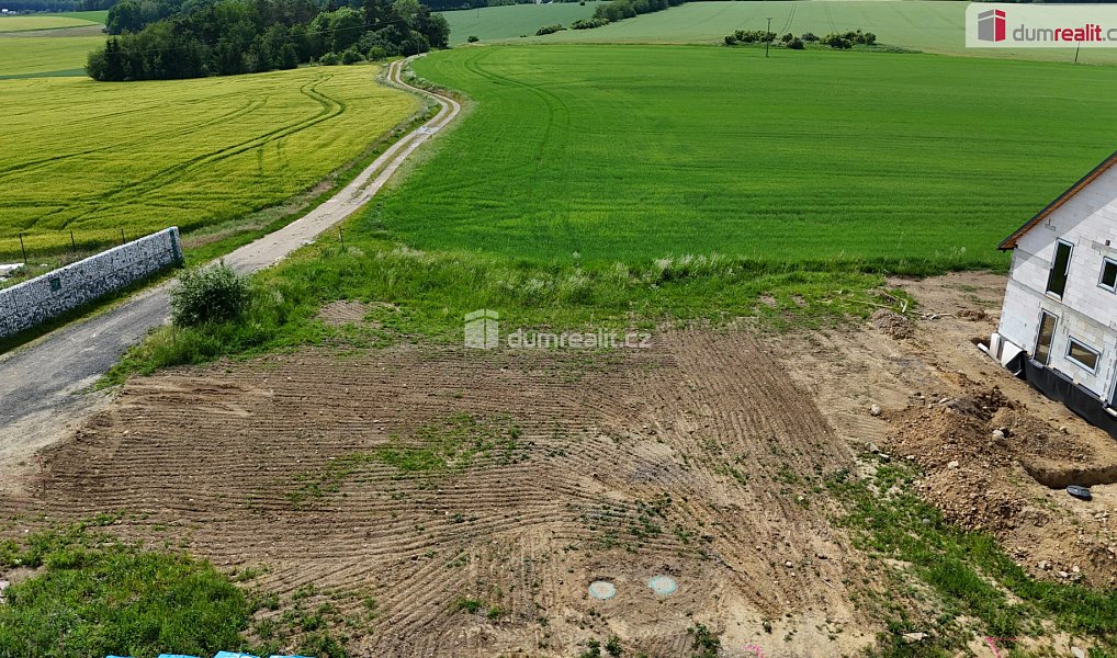 Prodej stavebního pozemku 897 m², Narysov – náhled fotky 2