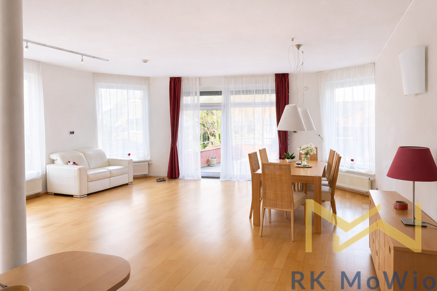 Pronájem domu 336 m² s pozemkem 850 m² — photo 2