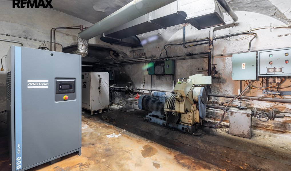 Prodej výrobních prostor 1 115 m², Nové Hrady – náhled fotky 32