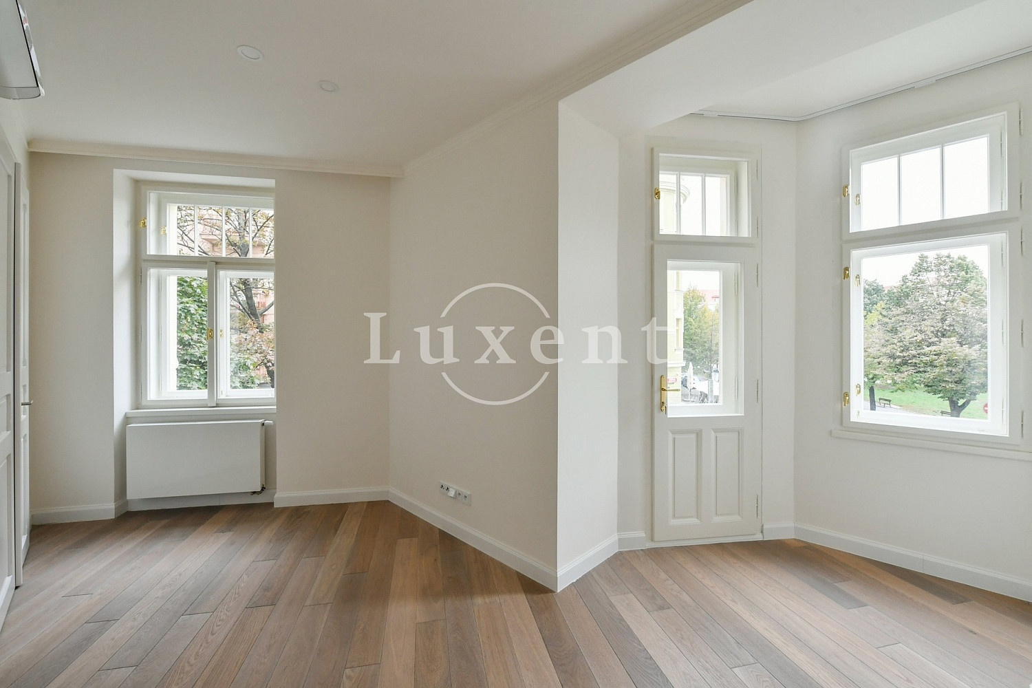 Pronájem bytu 4+kk 118 m² — photo 2