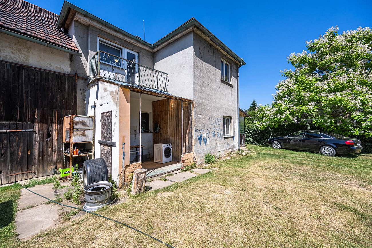 Prodej stavebního pozemku 704 m² – pohled 6