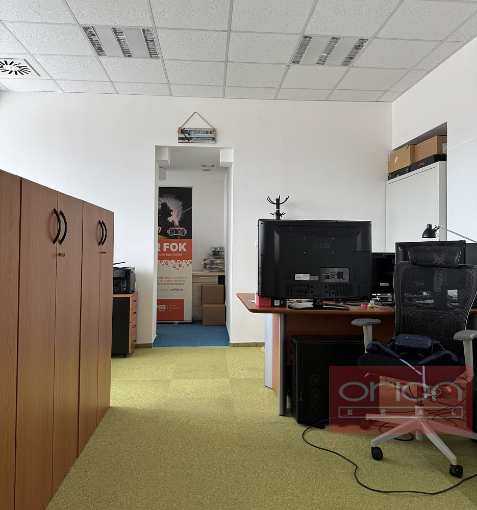 Pronájem kanceláře 303 m² – fotografie 2