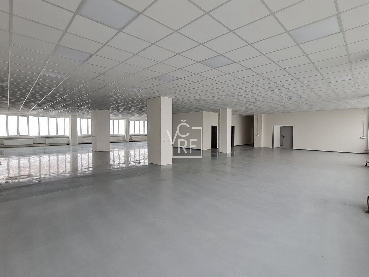 Pronájem kanceláře 2 400 m²