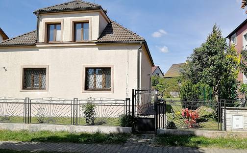 Pronájem domu 160 m² s pozemkem 720 m²