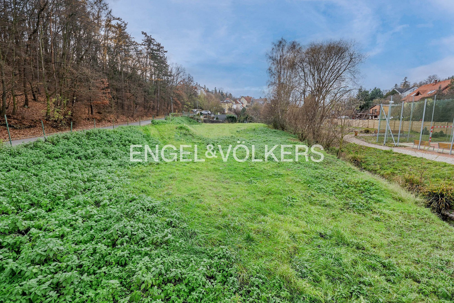 Prodej stavebního pozemku 1 716 m² — photo 3