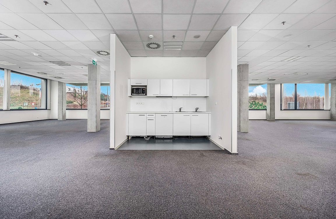 Pronájem kanceláře 900 m² – fotografie 4