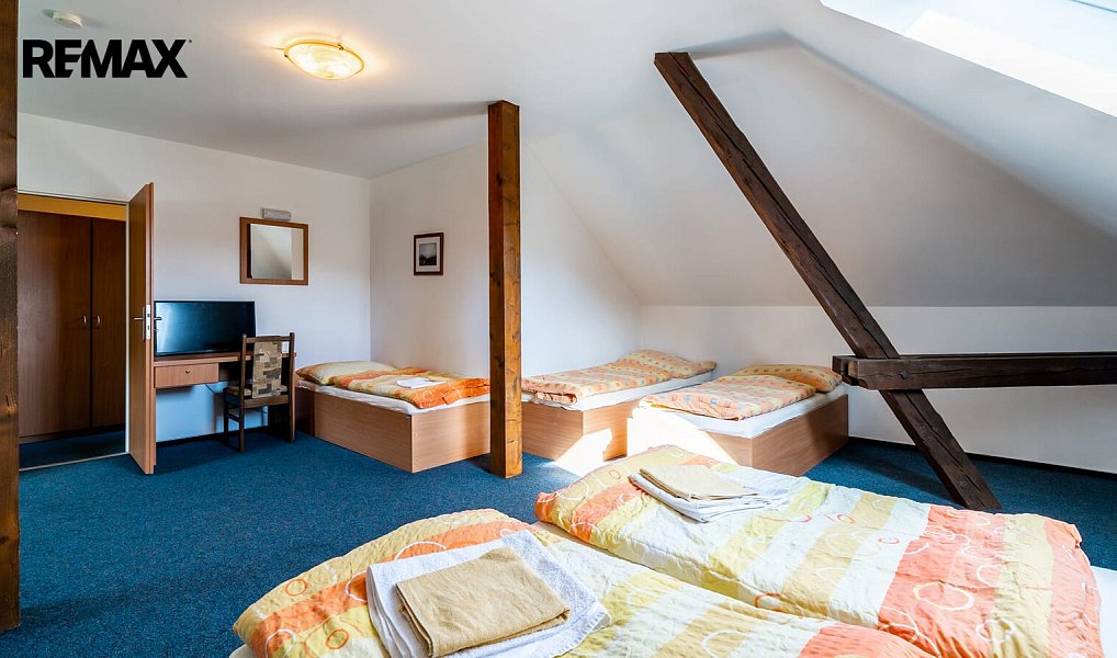 Prodej ubytovacího objektu 818 m², Karolinka – náhled fotky 6