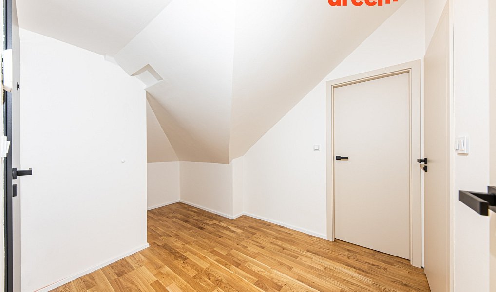 Prodej domu 200 m² s pozemkem 380 m², Praha – náhled fotky 11