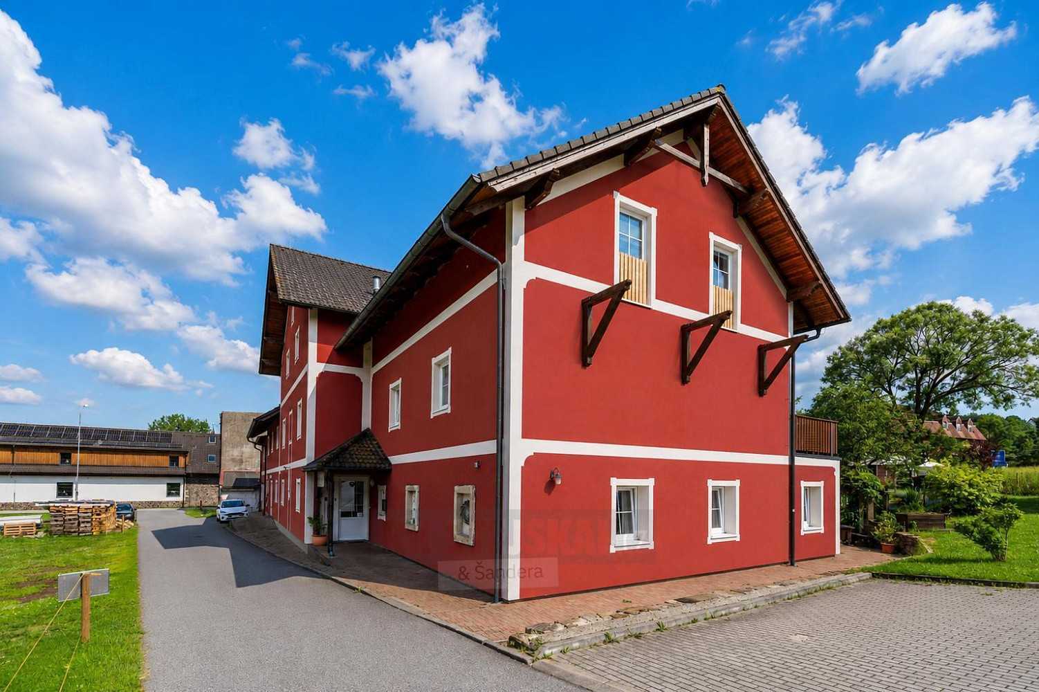 Prodej ubytovacího objektu 900 m² – fotografie 2