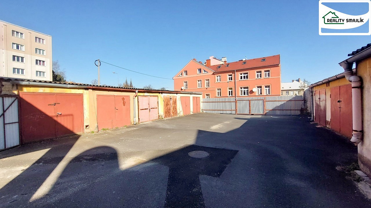 Prodej zděné garáže na vlastním pozemku centrum chebu uzavřený areál — photo 4