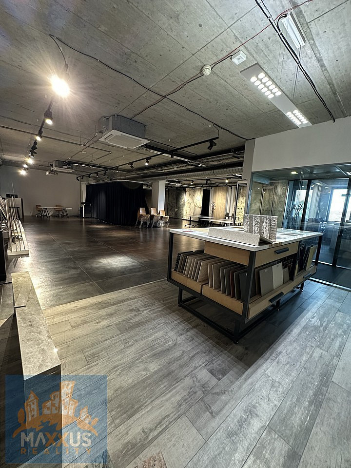 Pronájem kanceláře 242 m² – fotografie 3