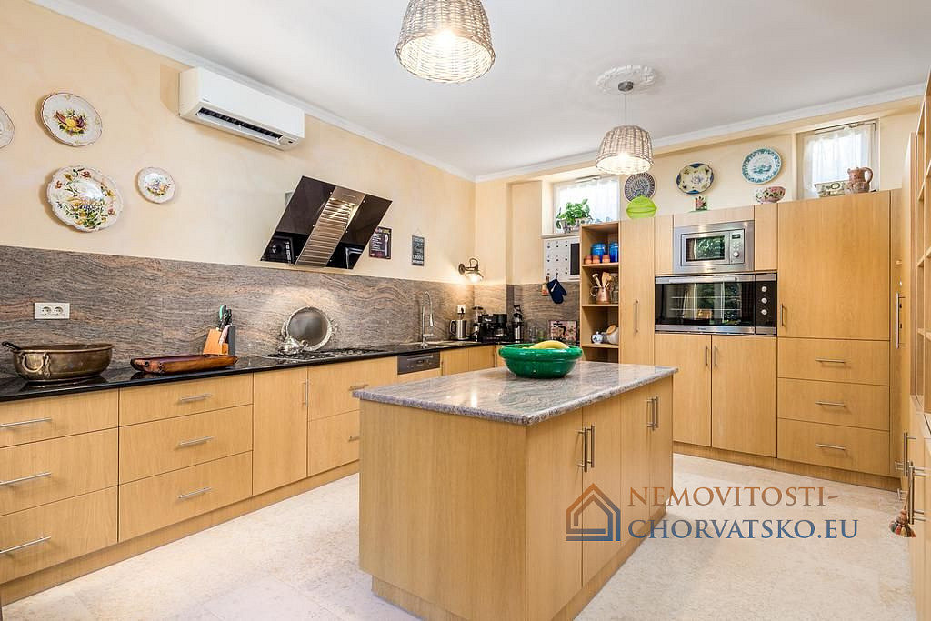 Prodej domu 240 m² s pozemkem 240 m² - Vista 3