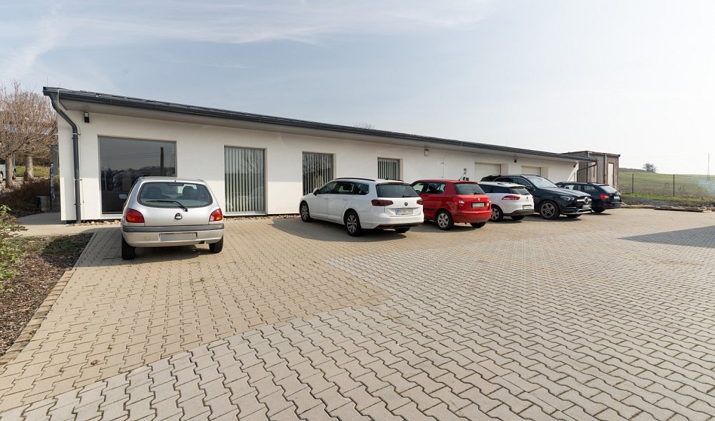Pronájem výrobních prostor 420 m², Bystřany – náhled fotky 2