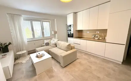 Pronájem bytu 2+kk 38 m², nám. Mládežníků, Kralupy nad Vltavou - Lobeček, okres Mělník