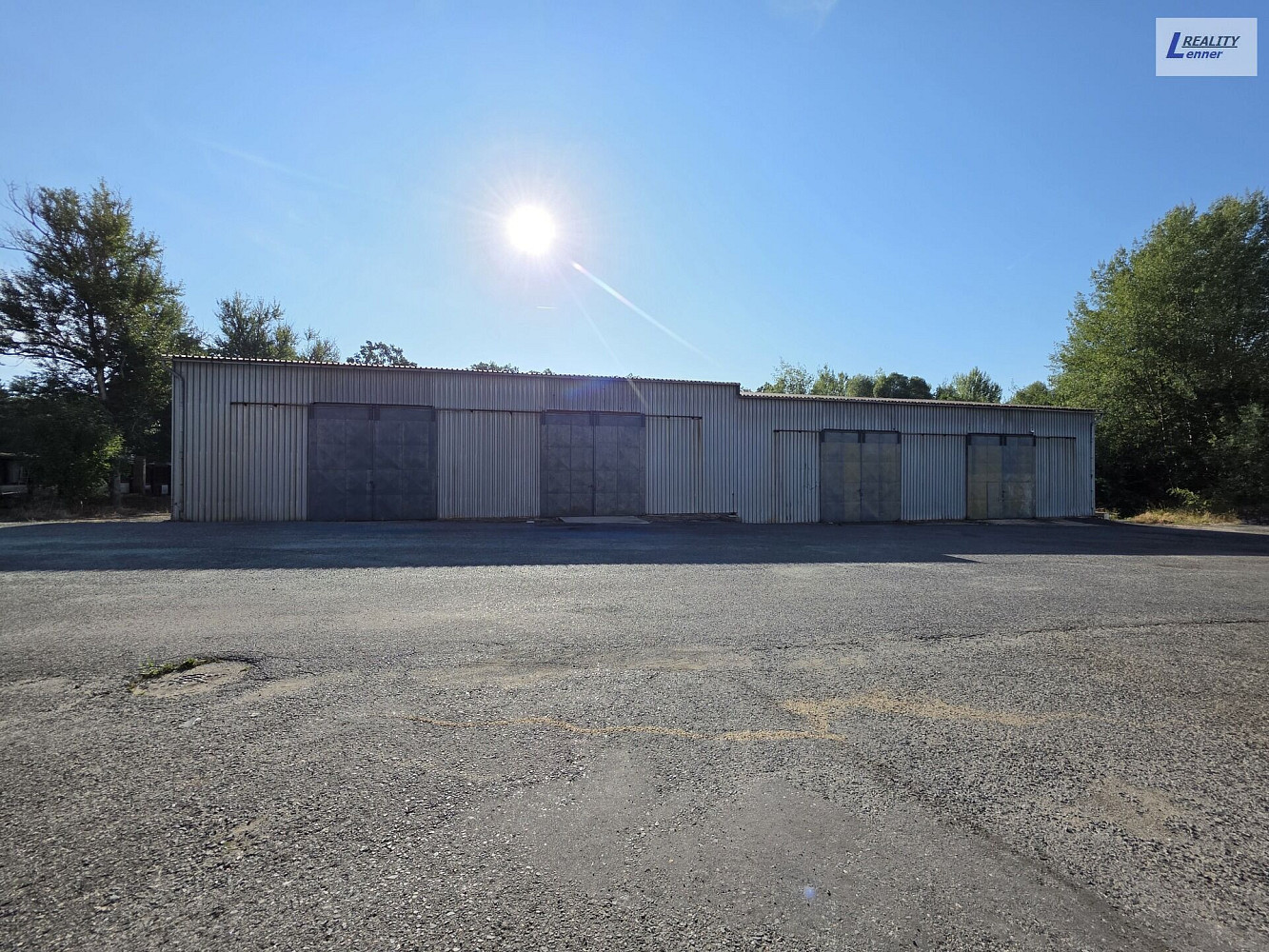 Pronájem skladovacích prostor 665 m²