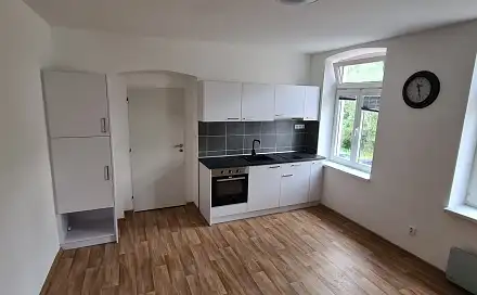 Pronájem bytu 1+kk 35 m², Lomní, Trutnov - Dolní Předměstí