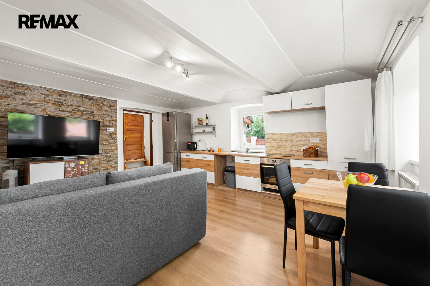 Prodej domu 250 m² s pozemkem 573 m² — photo 3