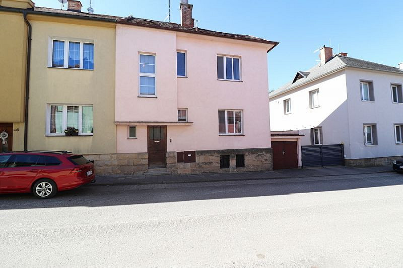 Prodej domu 220 m² s pozemkem 239 m² – fotografie 2