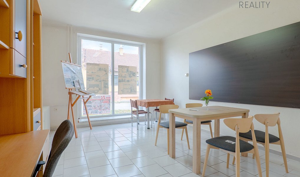 Prodej obchodních prostor 600 m², Bučovice – náhled fotky 2