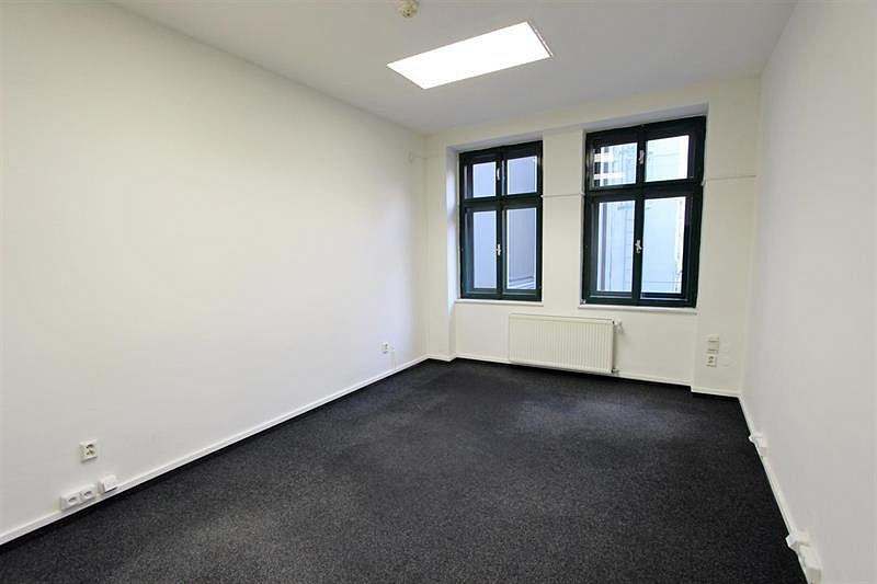 Pronájem kanceláře 48 m² — photo 3