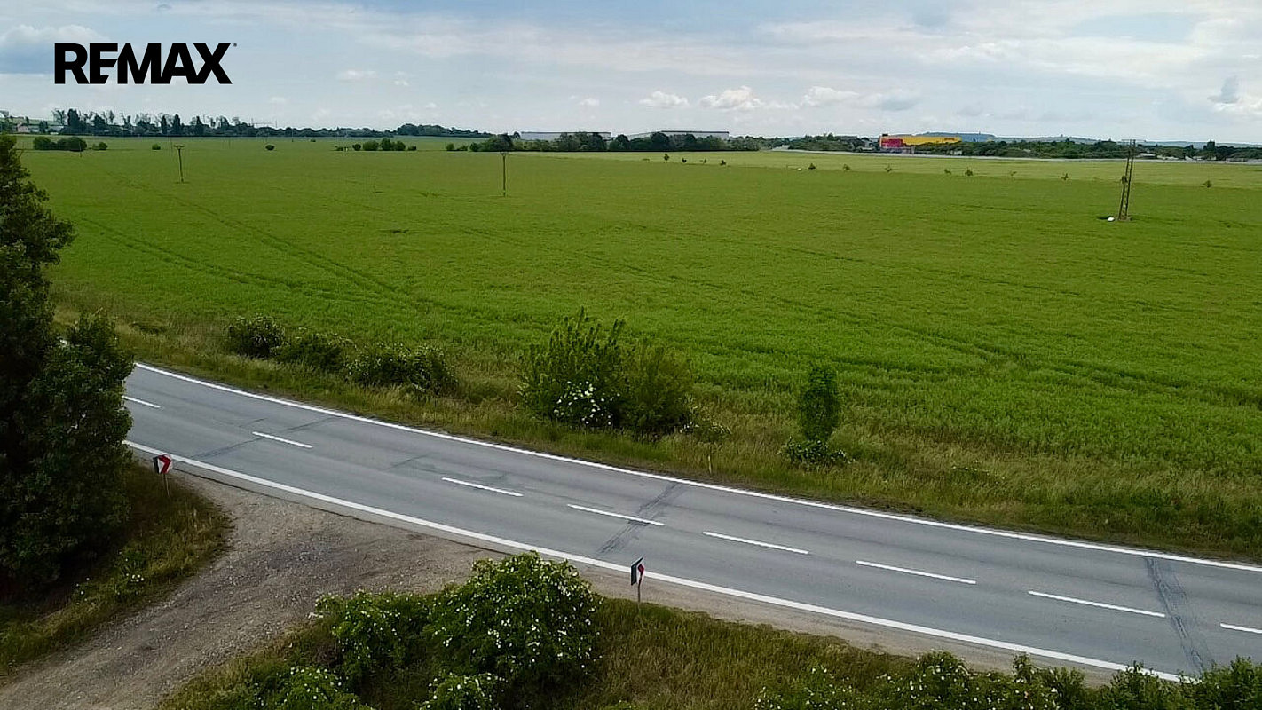 Prodej komerčního pozemku 3 699 m²