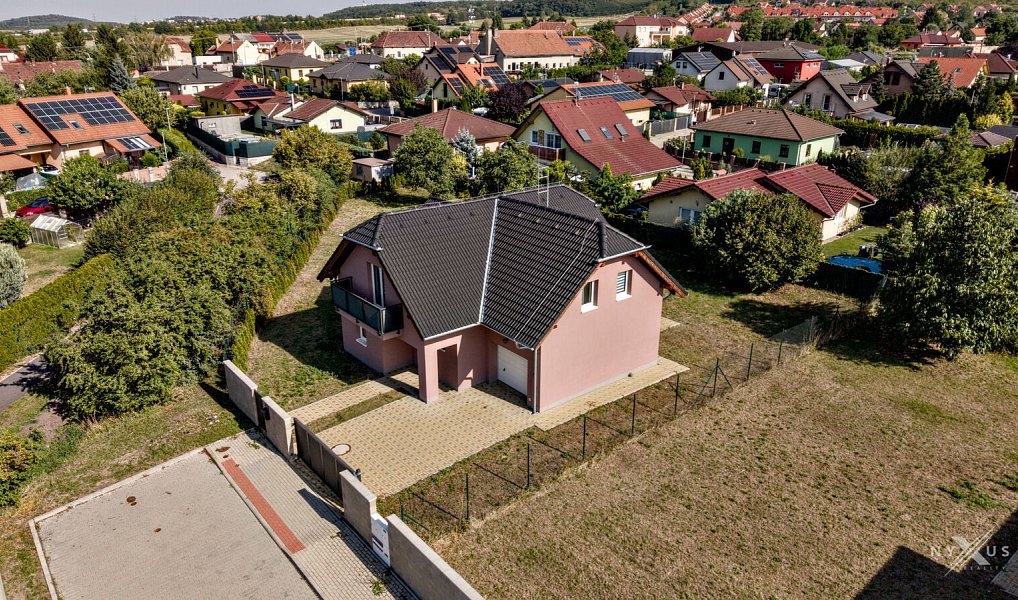 Pronájem domu 138 m² s pozemkem 1 024 m², Postřižín – náhled fotky 2