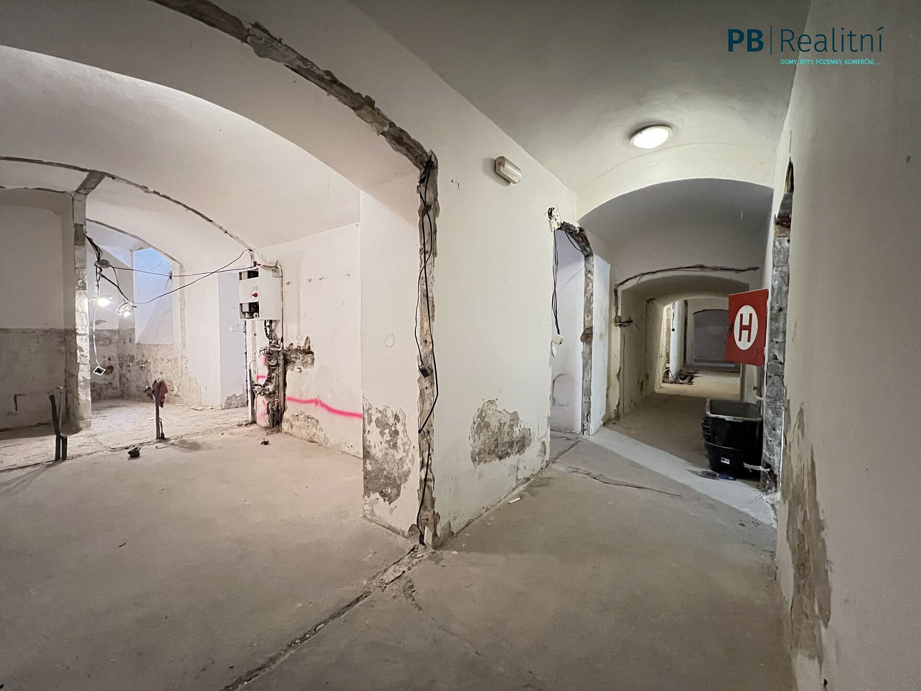 Prodej komerčního objektu (jiného typu) 235 m²