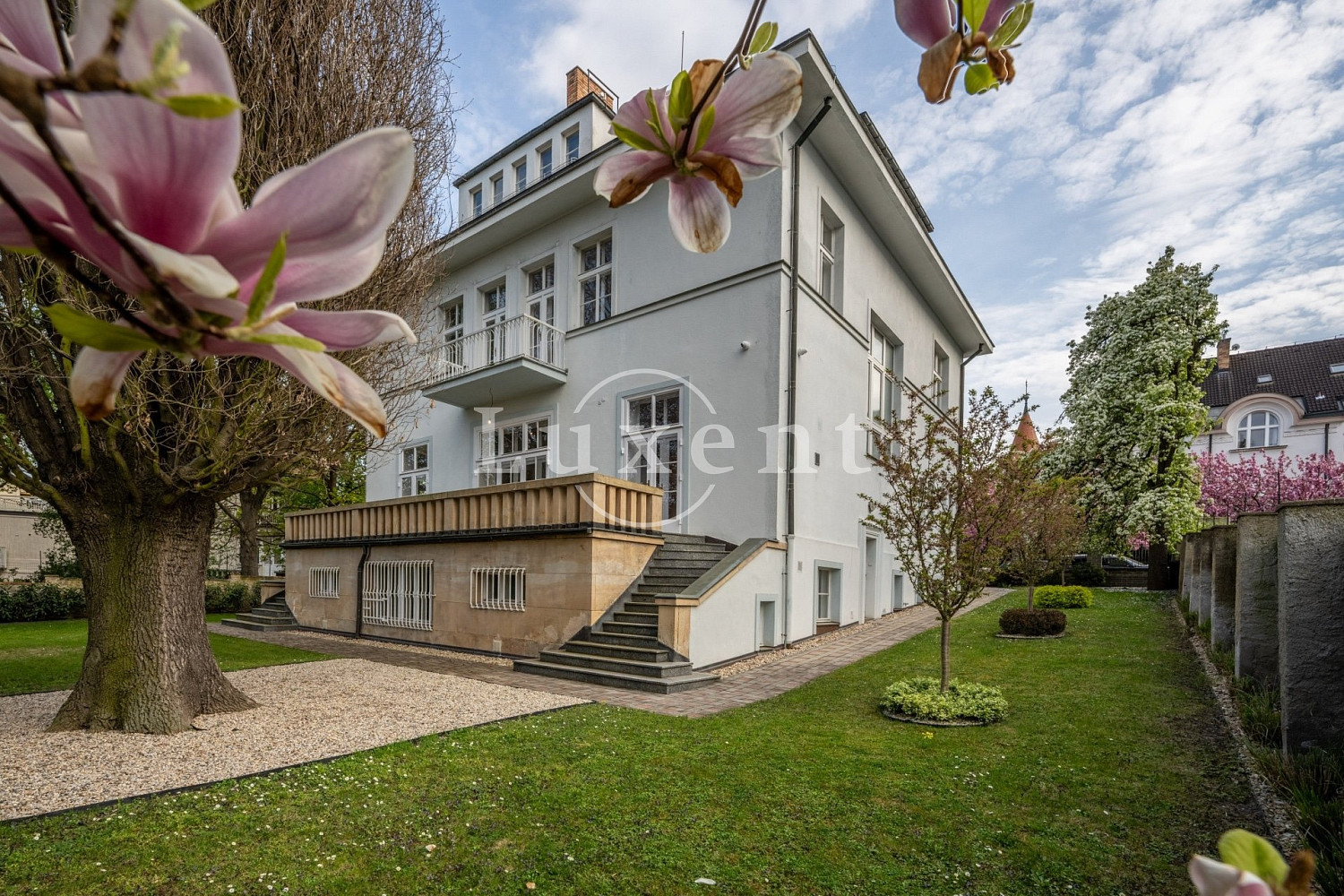Prodej domu 726 m² s pozemkem 945 m² — photo 2