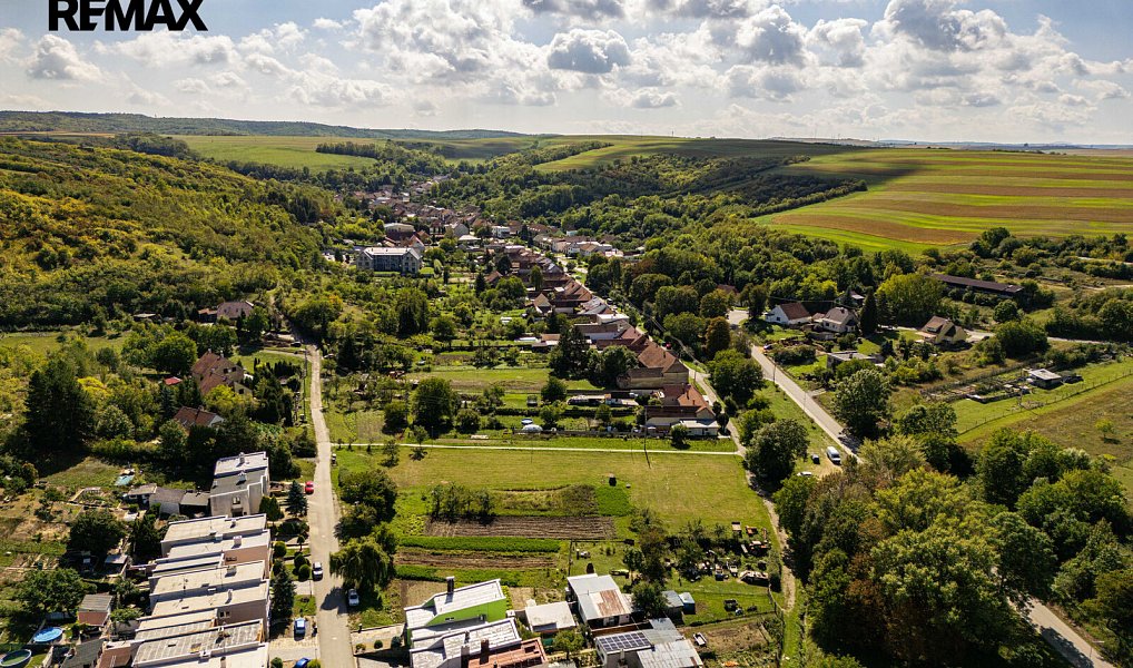 Prodej stavebního pozemku 2 330 m², Milešovice – náhled fotky 14