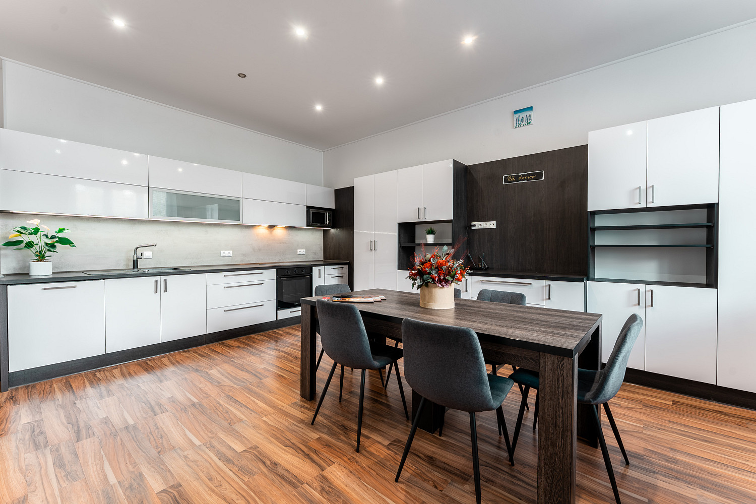 Prodej nájemního domu, činžáku 360 m² – fotografie 3