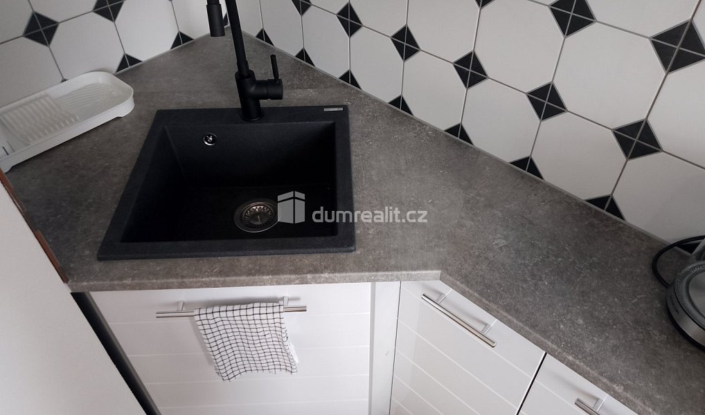 Pronájem bytu 1+kk 20 m², Karlovy Vary – náhled fotky 13