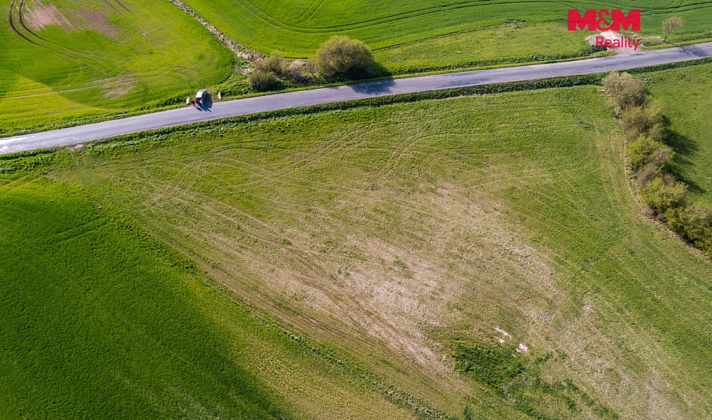 Prodej stavebního pozemku 1 000 m², Chlustina – náhled fotky 3