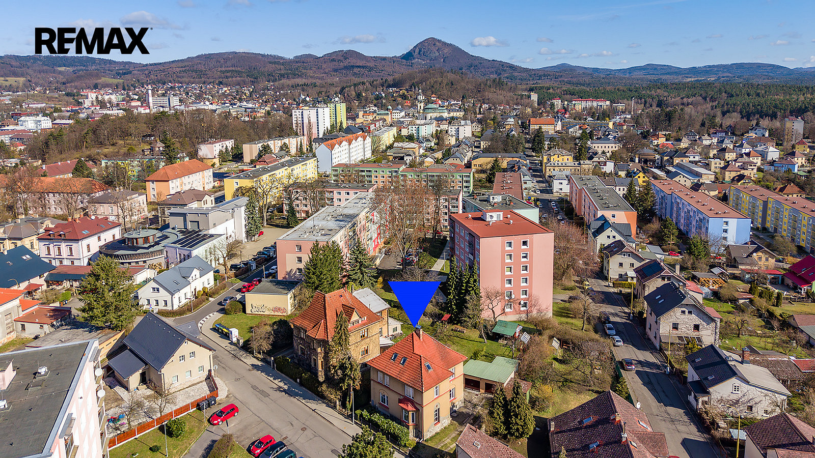 Prodej domu 294 m² s pozemkem 813 m² — photo 2