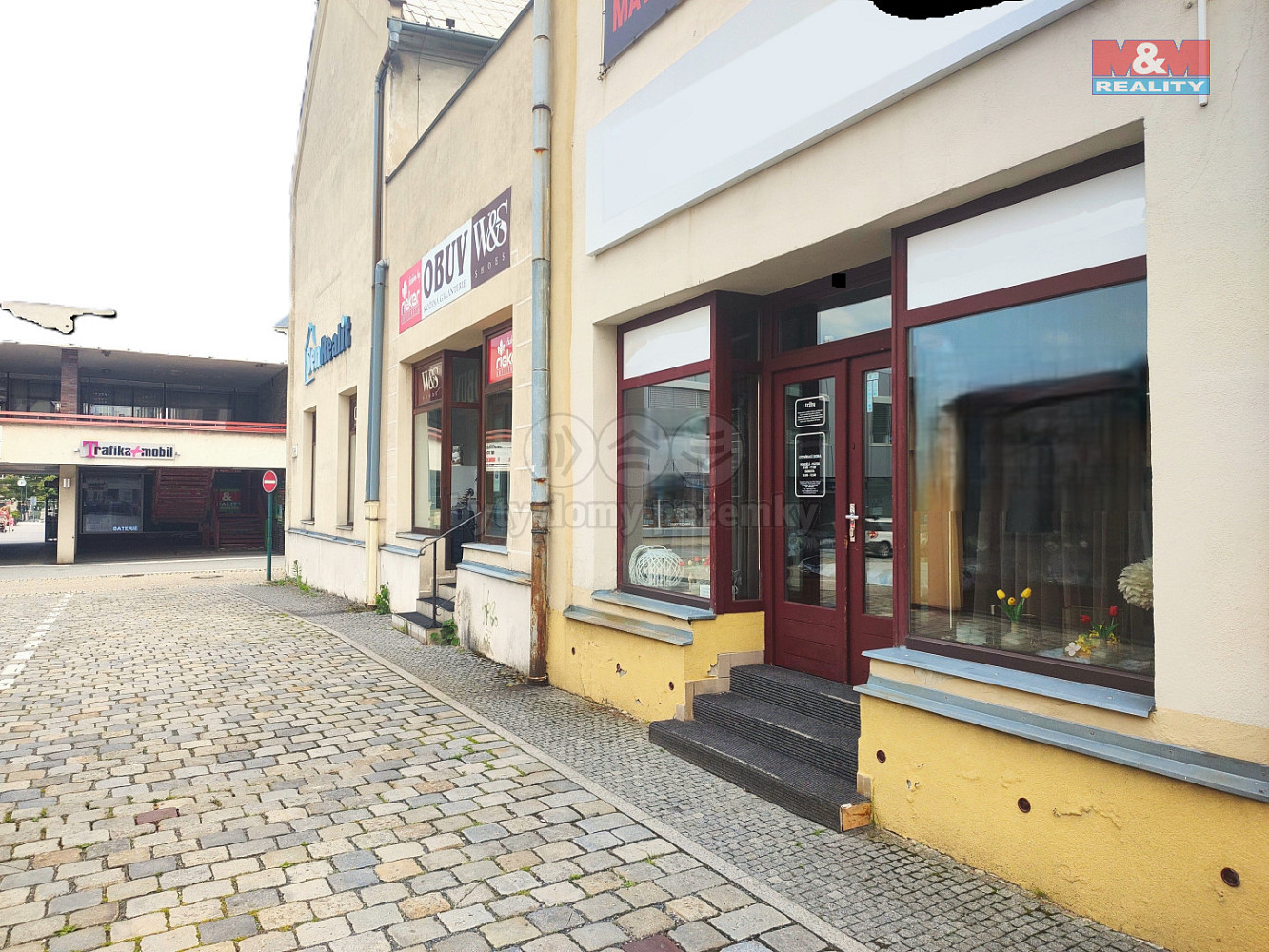 Pronájem obchodních prostor 100 m²