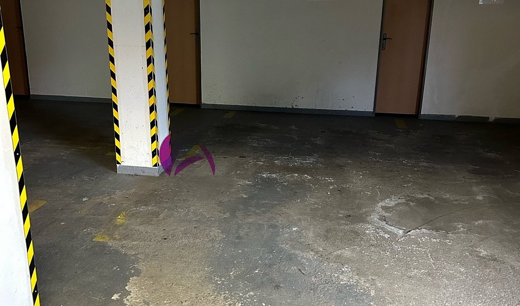 Pronájem garážové stání, 15 m2 - Olomouc - Slavonín, Olomouc – náhled fotky 2