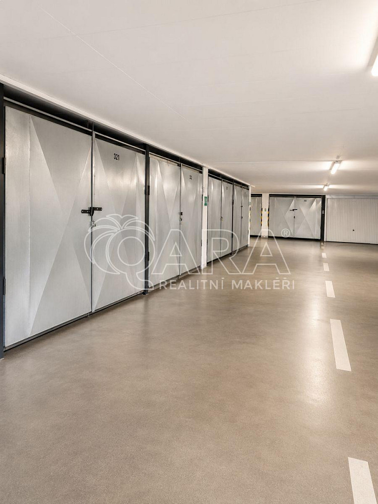 Pronájem samostatné uzamykatelné garáže 18,3 m2 frýdlanská praha 8 — photo 2