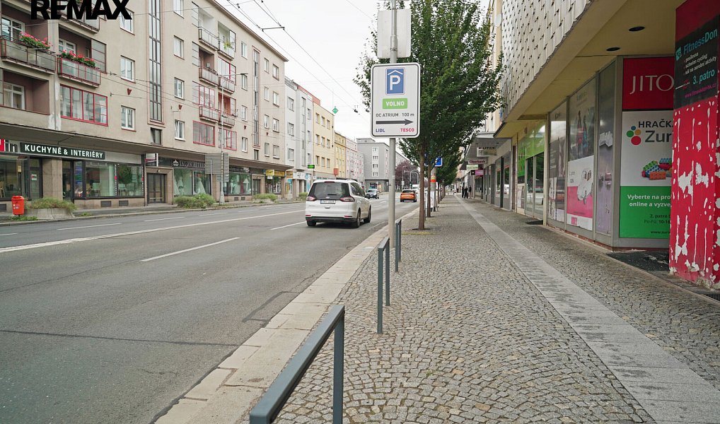 Pronájem obchodních prostor 866 m², Hradec Králové – náhled fotky 25