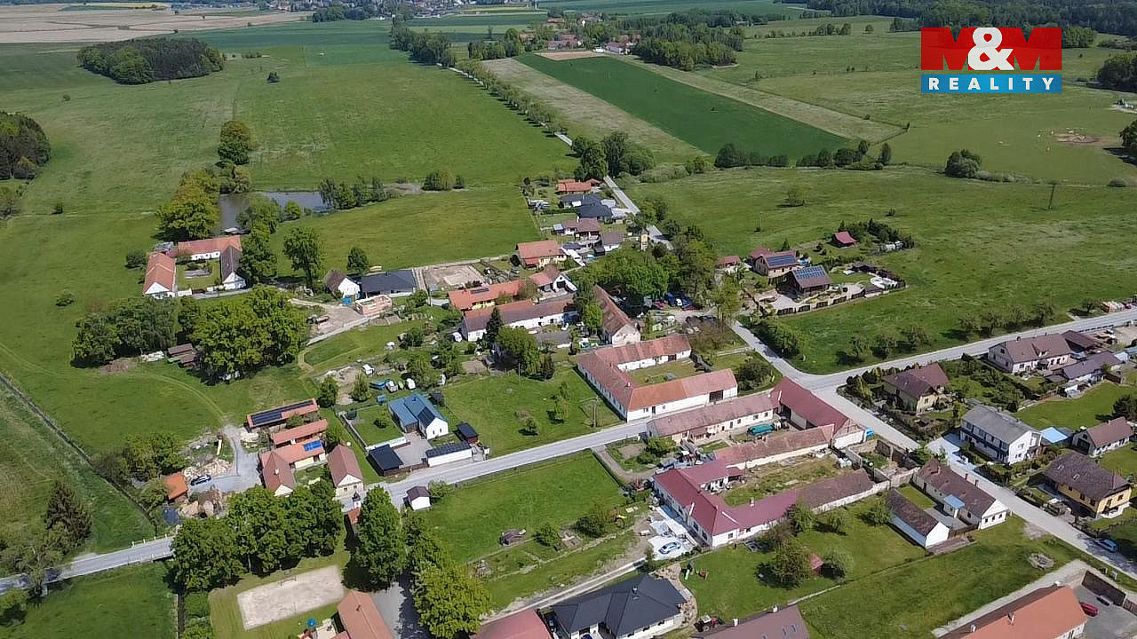 Prodej stavebního pozemku 886 m² — photo 2