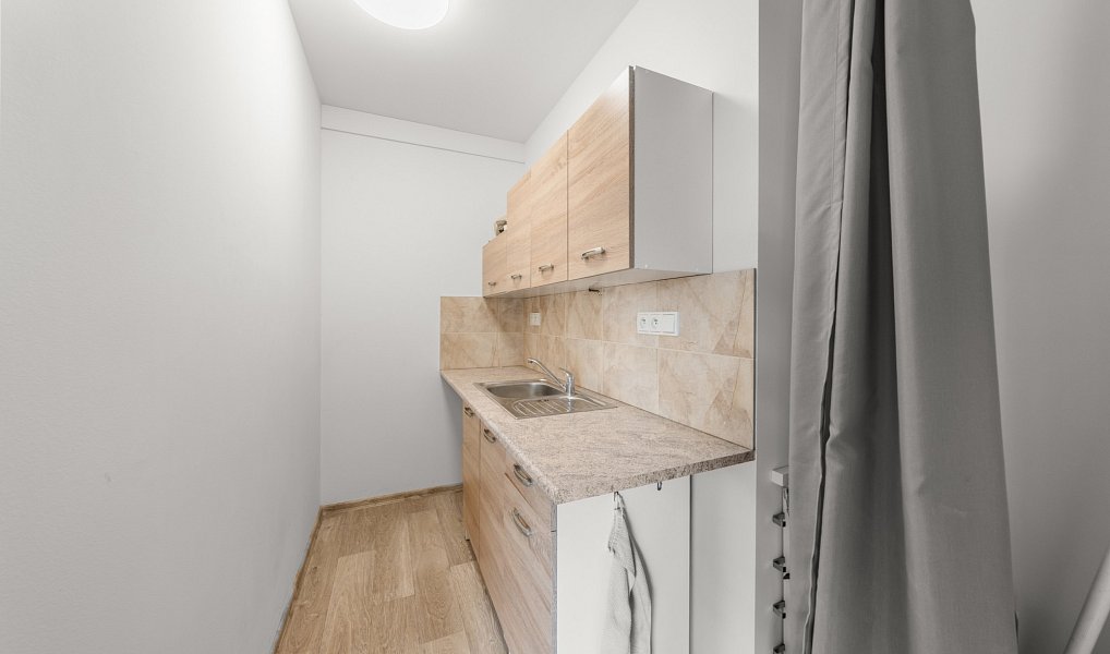 Prodej domu 340 m² s pozemkem 450 m², Jesenice – náhled fotky 19