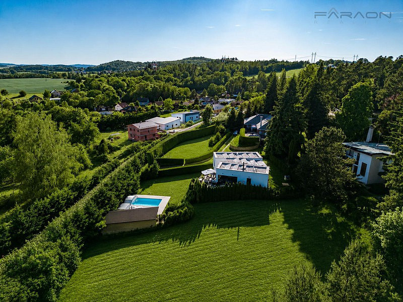 Prodej domu 232 m² s pozemkem 933 m²