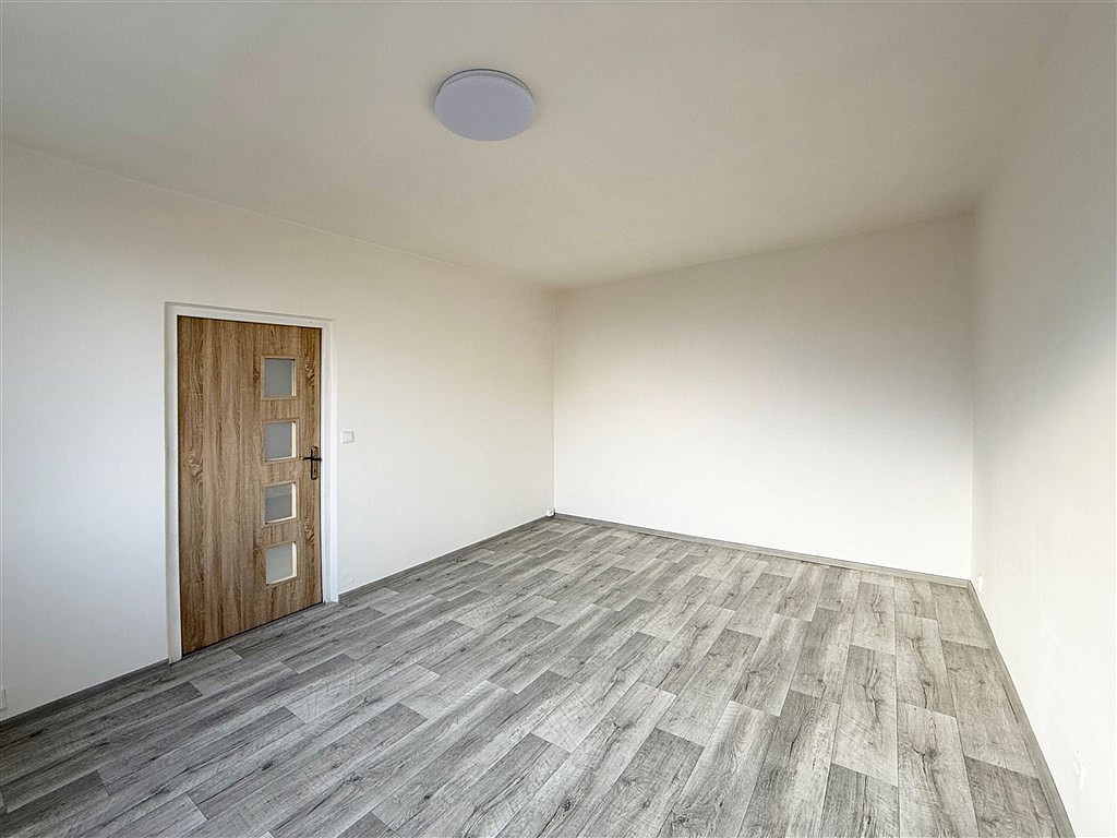 Pronájem bytu 1+1 35 m² — photo 2