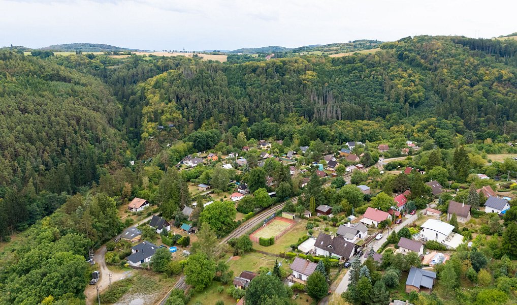 Prodej stavebního pozemku 1 004 m², Jílové u Prahy – náhled fotky 7
