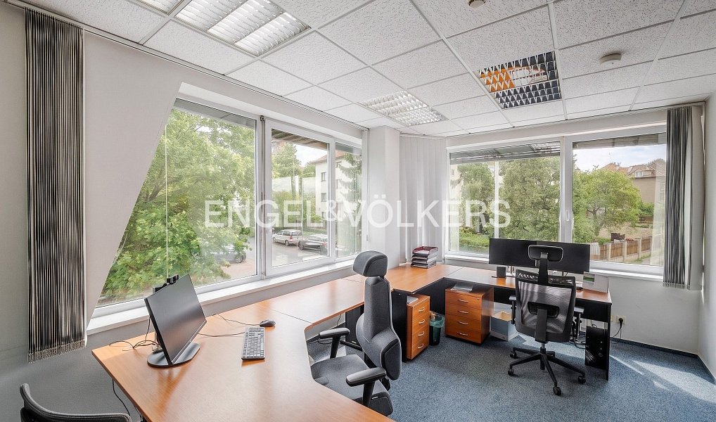 Pronájem kanceláře 191 m², Praha – náhled fotky 2