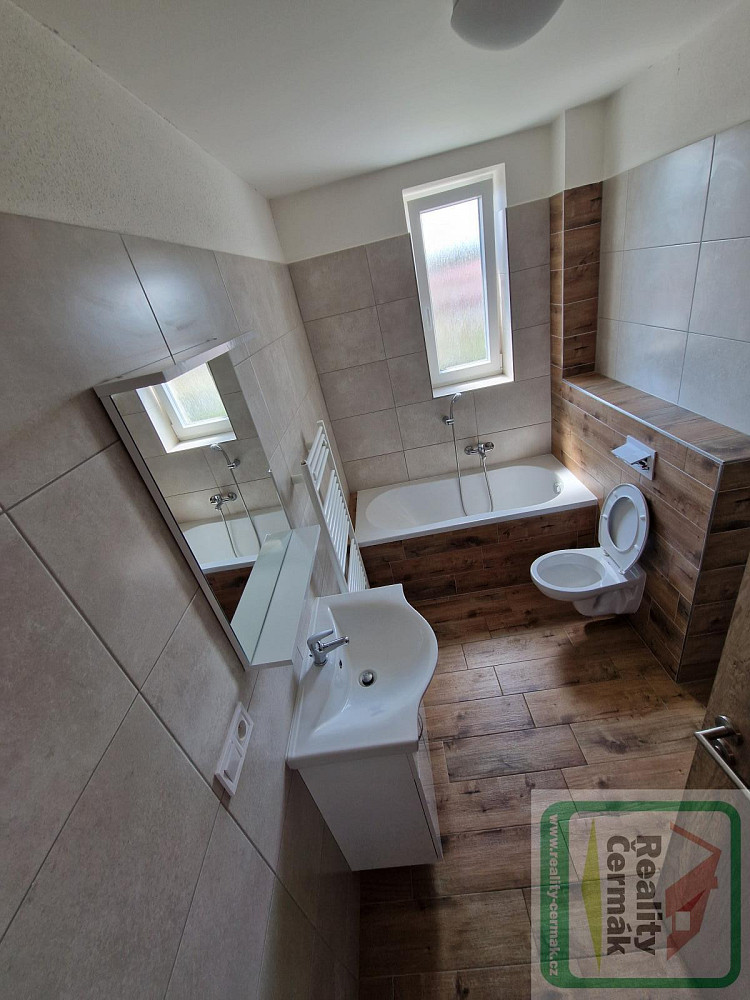 Pronájem bytu 2+kk 58 m² – pohled 3